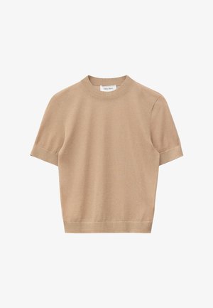 Pull beige à manches courtes en maille avec col rond côtelé, poignets et ourlet, présenté à plat sur un fond blanc.