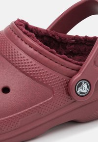 Crocs CLASSIC LINED - Tamancos - garnet