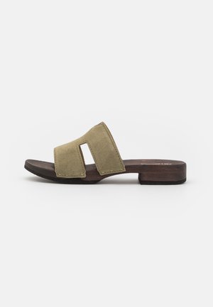 Clogs - khaki