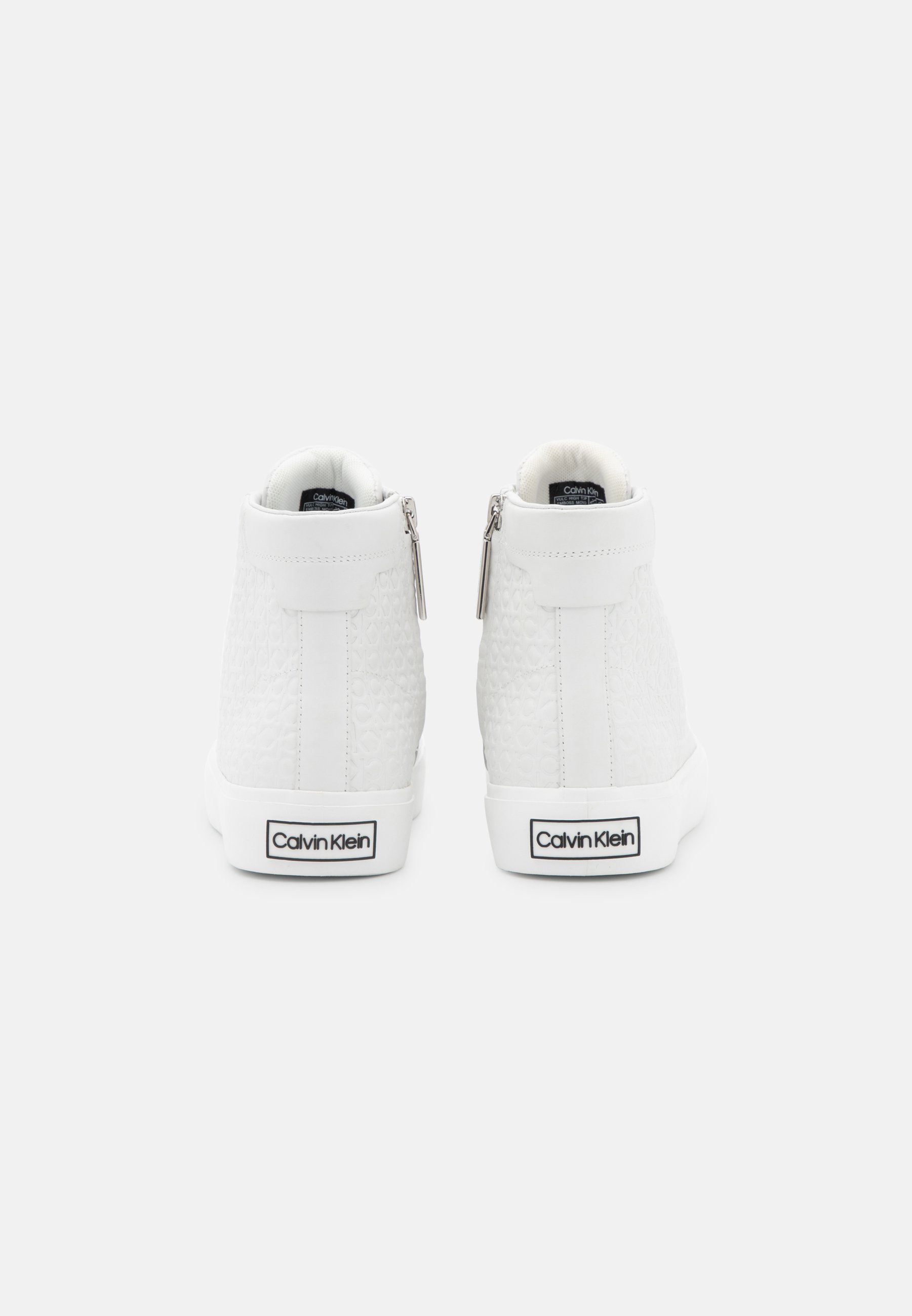 Calvin Klein TOP EMBOSS MONO - Sneakers hoog - triple white/wit - Zalando.nl