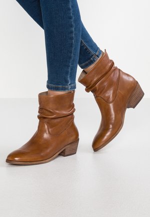 SHRAMMIE - Stiefelette - cognac