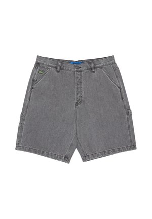 Pantaloncini in denim grigio con una vestibilità rilassata, dotati di due tasche frontali, una tasca posteriore e un dettaglio blu sulla cintura.