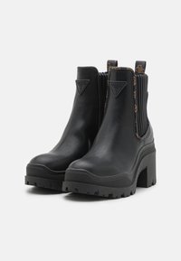Guess YVETTE - Bottines à plateau - black