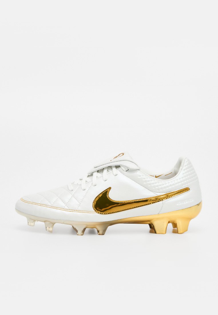 Botines de fútbol para terreno firme