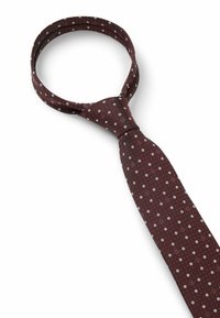 Cravatta bordeaux con finitura testurizzata, caratterizzata da un motivo di piccoli fiori bianchi e pois. Forma classica con punta stretta.