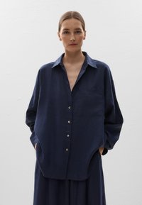 OYSHO - LONG-SLEEVED - Button-down blouse - blue Thumbnail Image 1