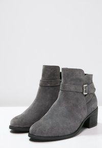 Pier One Botines bajos - grey