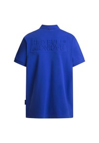 Niebieska koszulka polo z krótkim rękawem, z wypukłym logo "RED BULL RACING" na plecach. Wykonana z gładkiego materiału z kołnierzykiem.