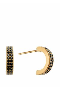 Złote kolczyki w kształcie kółek ozdobione czarnymi kamieniami szlachetnymi, z fakturowanym brzegiem i pewnym zapięciem na sztyft.