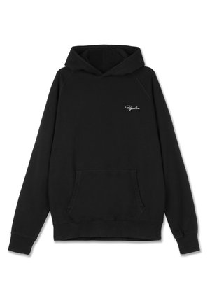 Czarna bluza z kapturem wykonana z miękkiego materiału, z kieszenią na przodzie. Posiada raglanowe rękawy oraz subtelne białe logo na klatce piersiowej.