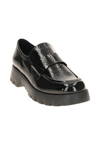 Zwarte lakleren loafers met een gladde afwerking, voorzien van een dikke, ribbelige rubberen zool en een brede band over de bovenkant.