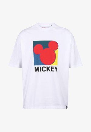 Biała, oversize'owa koszulka z krótkim rękawem, ozdobiona kolorową grafiką głowy czerwonego Myszki Mickey oraz napisem "MICKEY", z okrągłym dekoltem.