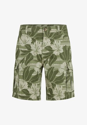 Zelene cargo kratke hlače s cvetličnim vzorcem, ki vključuje velike liste in cvetove v svetlejših odtenkih, s stranskimi žepi in gumbom za zapiranje.