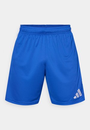 Pantaloni scurți sport albaștri dintr-un material fin și ușor. Au talie elastică și trei dungi albe cu un logo Adidas pe lateral.