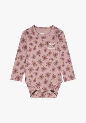 Langärmliger Baby-Body in sanftem Rosa mit einem Blumenmuster in Burgunder- und Grüntönen. Mit Druckknöpfen im Schritt für einfaches Ankleiden.
