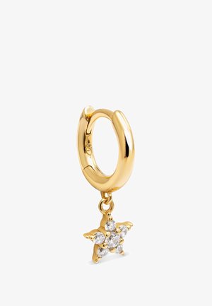 Guldørering med en stjerneformet charm prydet med klare ædelsten. Designet er glat med en skinnende overflade, der fremhæver de fine detaljer.