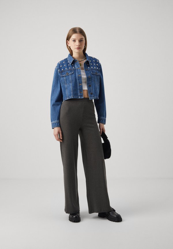 ONLZENDAYA STUD JACKET  - Denim jacket4