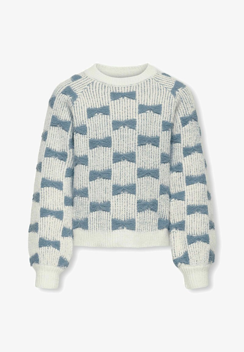 Gebreide trui in crème met lichtblauwe strikpatronen, voorzien van een ribbelronde halslijn en volumineuze mouwen met strakke boorden.