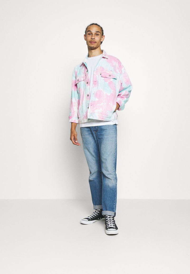 Levi S Pride Oversized Trucker Jacket Korte Jassen Pride Faded Tie Dye Meerkleurig Zalando Be