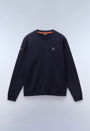 Sweat-shirt à col rond bleu marine à manches longues, petit logo rond sur la poitrine gauche, et détail de texte subtil sur la manche droite.