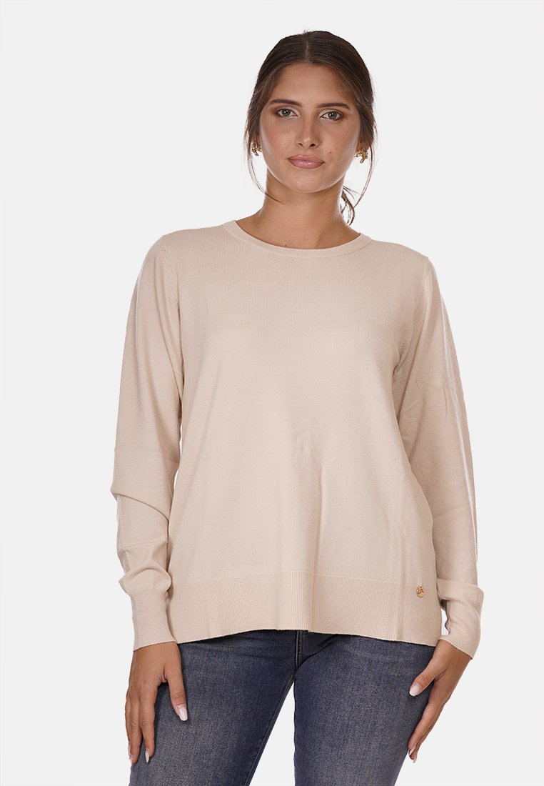 Maglione beige morbido, a maniche lunghe e vestibilità comoda, con scollo rotondo e orlo a costine. Texture soffice con un piccolo logo accentato nell'angolo in basso a sinistra.