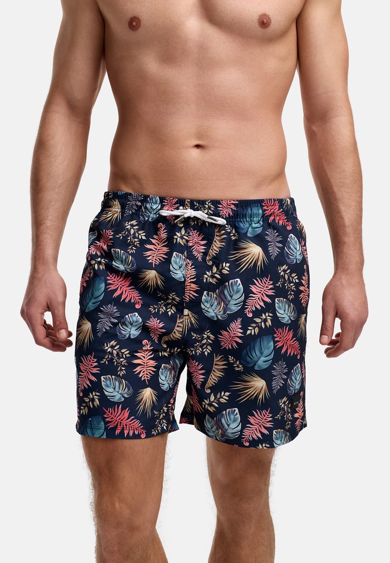 Herre svømmeshorts i marineblå, med et flerfarget tropisk bladmønster. Elastisk midjebånd med snor og sidelommer.