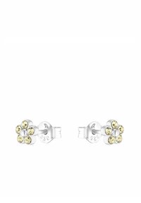 Pendientes de plata en forma de flores con cinco pequeñas gemas redondas amarillas en cada uno.