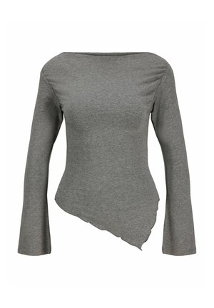 Szara damska bluzka z długim rękawem, dekoltem w łódkę i asymetrycznym dołem z poszarpanym brzegiem po prawej stronie.