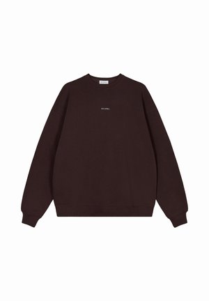 Sudadera marrón con cuello redondo, mangas largas y un pequeño texto de logo blanco "OH APRIL" centrado en la parte frontal. Textura de tela suave.