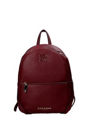 Bordeaux leren rugzak met een geperst logo, ronde vorm, voorkant met ritszak en een zachte, textuur. Verstelbare schouderbanden.