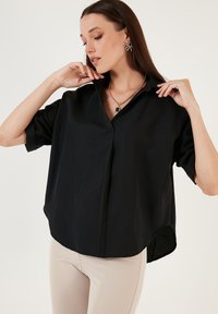 LELA LOOSE FIT - Camicetta - black