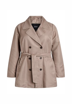 Béžový trenčkot s dvouřadým zapínáním, velkým klopovým límcem, bočními kapsami a páskem v odpovídající barvě. Hladká textura a klasický střih.