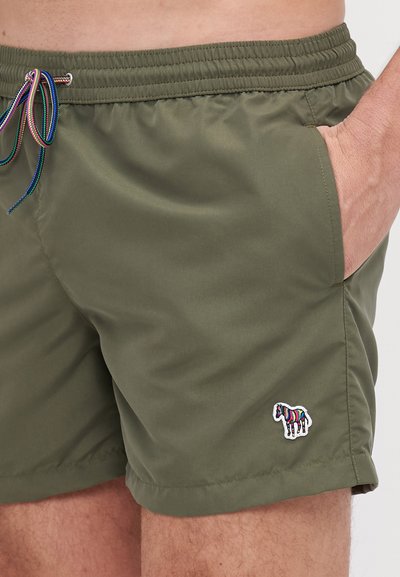 Shorts de bain verts avec une taille élastique et un cordon de serrage multicolore. Comprend des poches latérales et un petit logo de zèbre brodé.