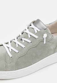 Gabor Trainers - pino/stone