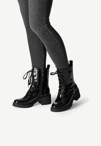 Marco Tozzi Bottines à plateau - black patent