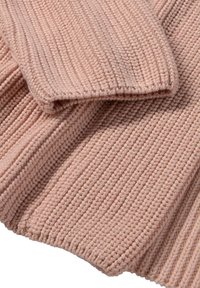 Gestrickter pinker Pullover mit einer gerippten Textur. Verfügt über lange Ärmel, einen weiten Ausschnitt und einen weichen, dehnbaren Stoff.