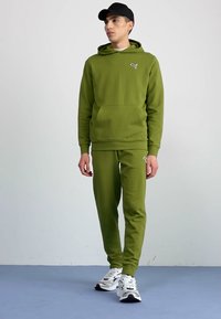 Puma BETTER ESSENTIALS - Felpa - olive green