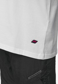 Thumbnail Image 6