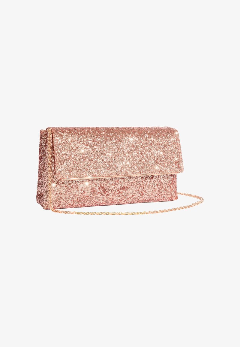 Rechteckige Clutch in Roségold mit Glitzereffekt, Klappe zum Umschlagen und dünnem goldfarbenem Kettenriemen, vor weißem Hintergrund platziert.