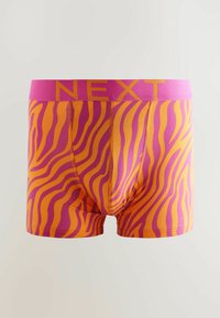 Oranžiniai bokseriai su rožinėmis ir violetinėmis zebra juostelėmis; elastingas juosmuo su "NEXT" logotipu; lygus paviršius ir prigludusi dizaino forma.