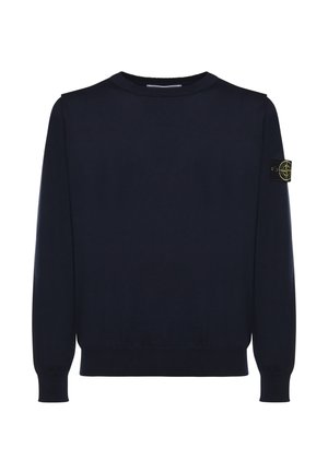 Pull à manches longues bleu marine avec col rond, poignets et ourlet côtelés, comportant un patch boussole noir et jaune sur la manche gauche.