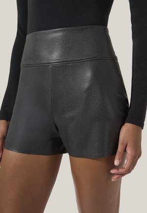 Shorts - black