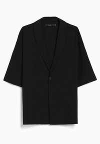 Musta lyhythihainen bleiseri, jossa on shaalikaulus, yksinkertainen napitus ja sileä, mattapintainen rakenne. Yksinkertainen ja moderni muotoilu.