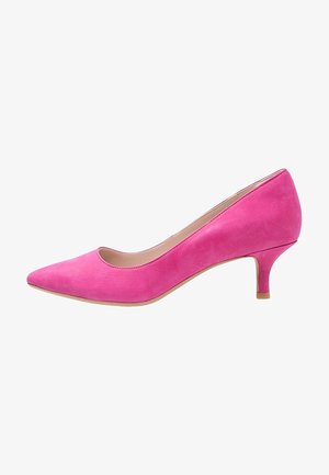 Rosa ruskinds damesko med spids tå, lav stilet og beige foring på hvid baggrund.