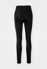 Leggings neri con vita alta. Realizzati in un tessuto liscio e elasticizzato. Presentano un design semplice senza motivi o decorazioni.