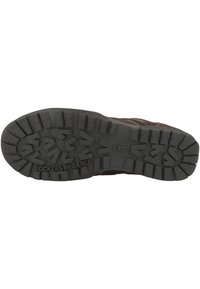 Chaussure en cuir marron avec une semelle en caoutchouc texturée, dotée de profondes rainures et de l'inscription "DOCKERS PAR GERLI" pour une meilleure adhérence et durabilité. Taille 42.