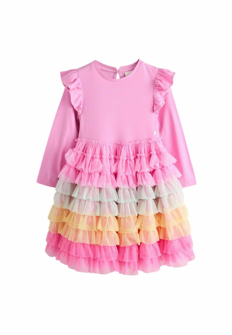Ružičasta haljina dugih rukava s nabranim detaljima, koja sadrži više slojeva tila u ružičastoj, mint zelenoj i žutoj boji duž obruba.
