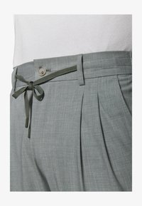 Wybrany, green sage solid