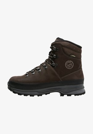 Bota de caminhada em couro castanho com ilhós de metal, colarinho acolchoado, sola de borracha com aderência e marcação GORE-TEX, apresentando construção à prova d'água.