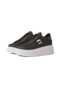 Czarne brokatowe sneakersy z białą platformą, zawiązywane, z logo po boku przedstawiającym postać w okularach przeciwsłonecznych.